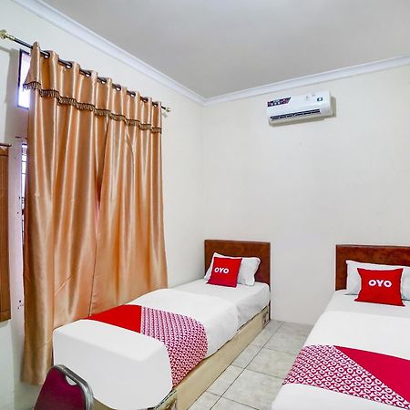 Oyo 91199 Felicia Homestay Medan Exterior photo