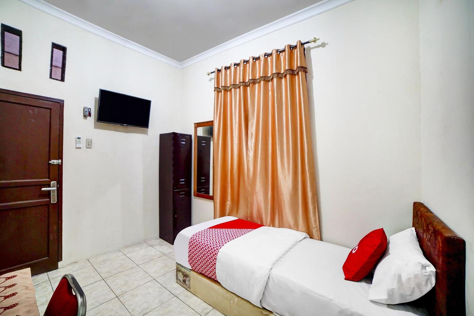 Oyo 91199 Felicia Homestay Medan Exterior photo