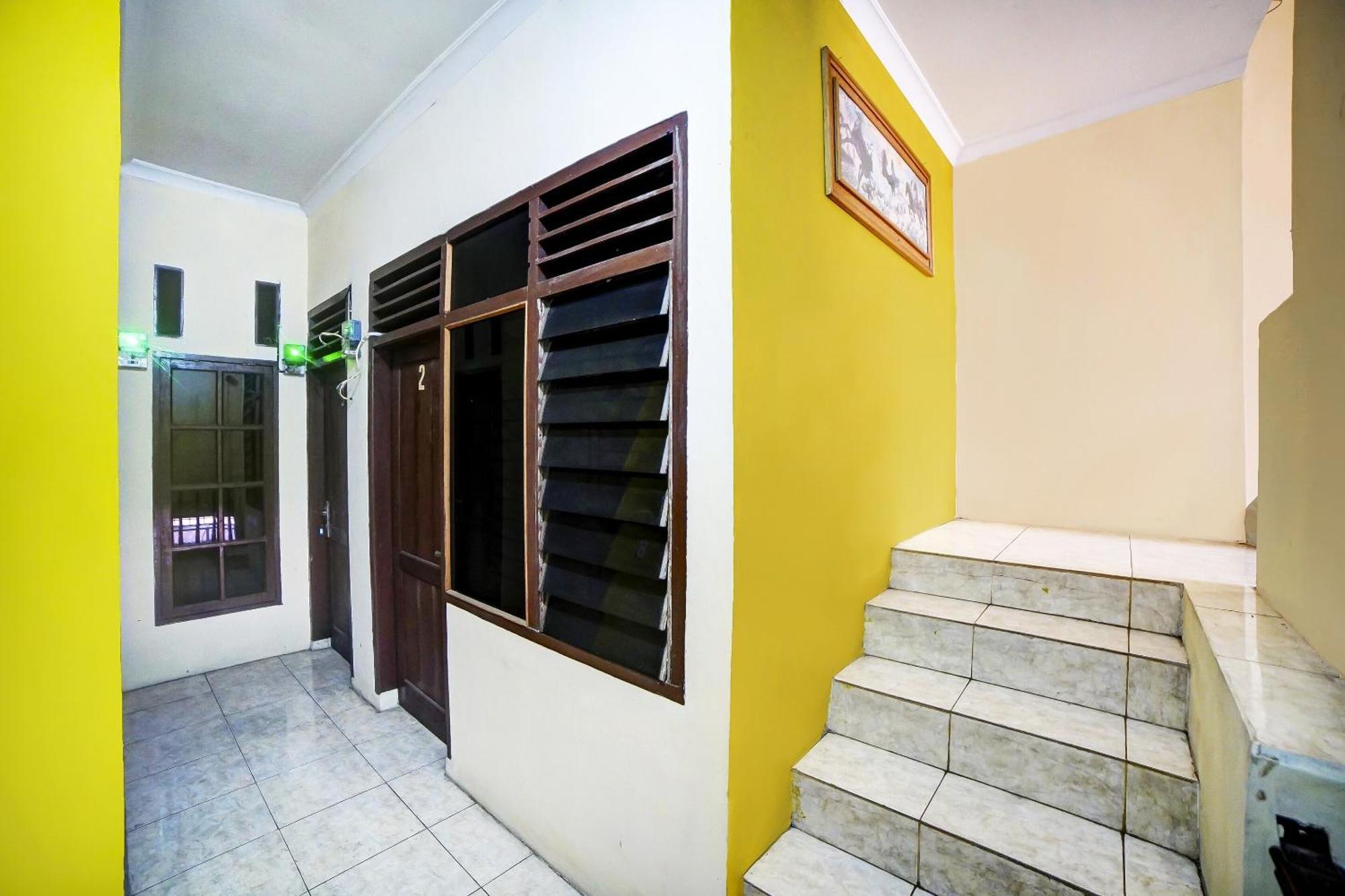 Oyo 91199 Felicia Homestay Medan Exterior photo