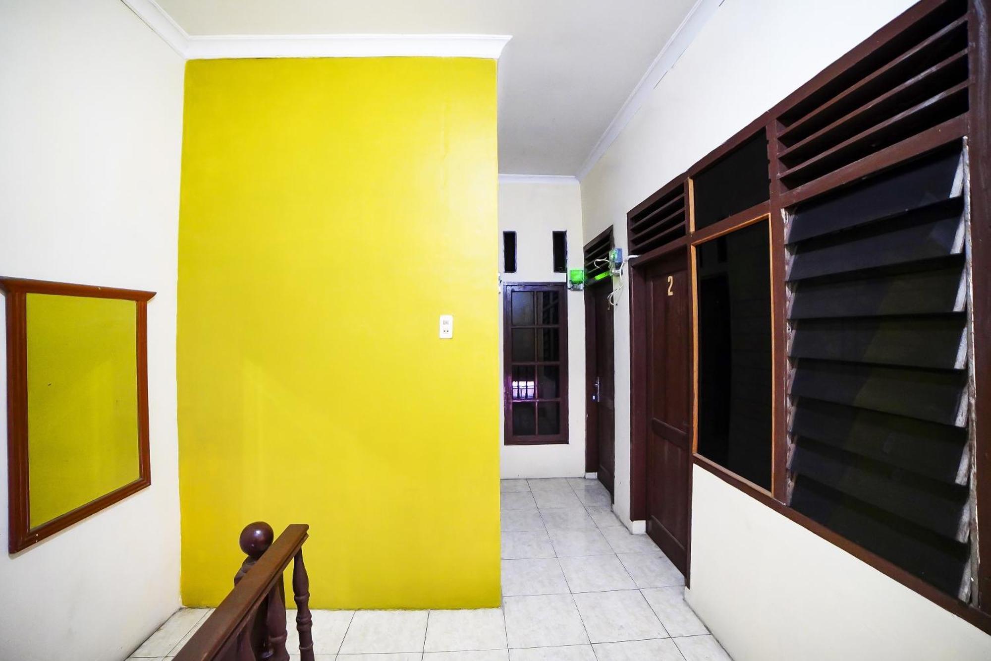 Oyo 91199 Felicia Homestay Medan Exterior photo