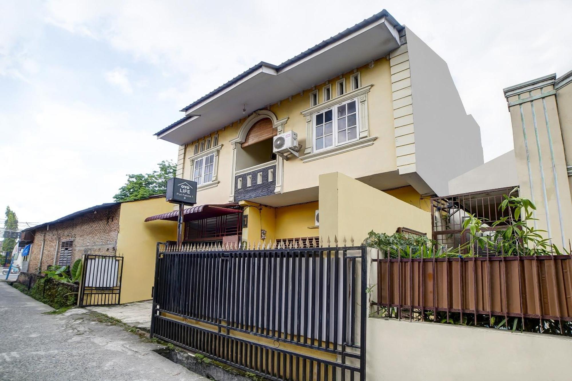 Oyo 91199 Felicia Homestay Medan Exterior photo